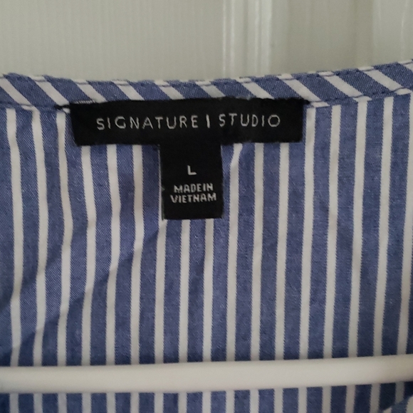 Signature Studio Peplum Top - Picture 3 of 5